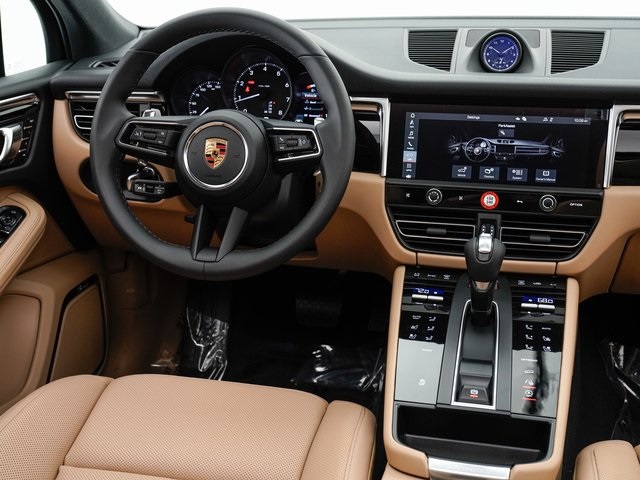 New 2023 Porsche Macan Base