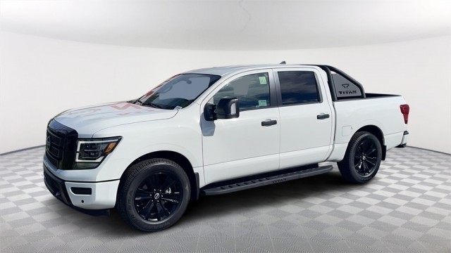 2023 Nissan Titan SV