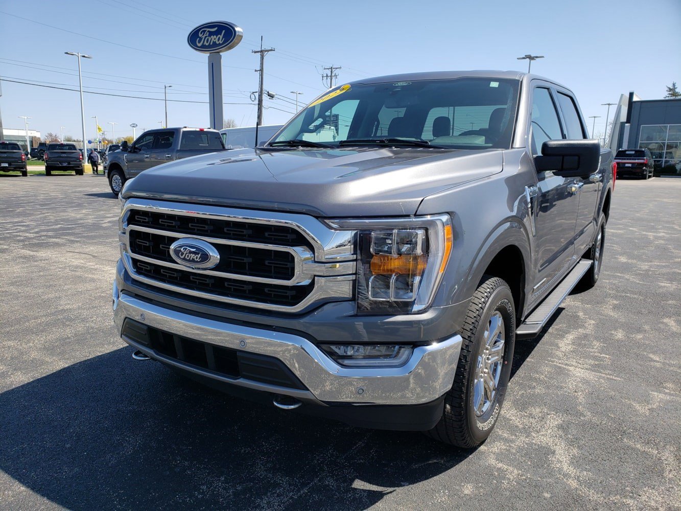 Used 2021 Gray Ford XLT image 3