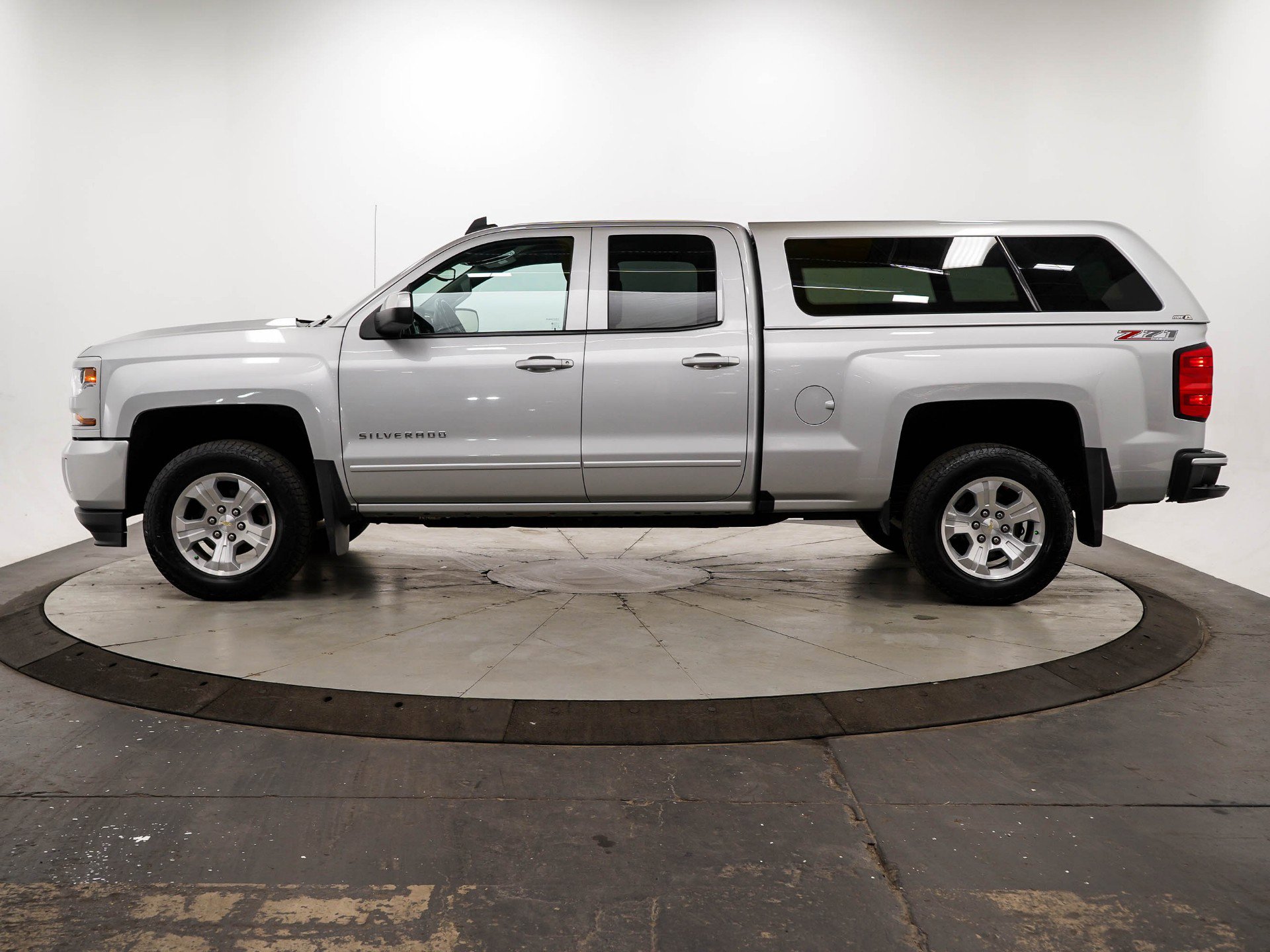 Used 2017 Chevrolet Silverado 1500 LT Z71 with VIN 1GCVKREC0HZ116040 for sale in White Bear Lake, Minnesota