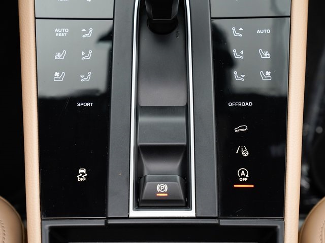 Certified Pre-Owned 2022 Porsche Macan Base
