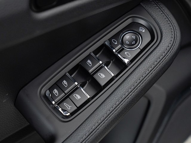 New 2023 Porsche Macan Base
