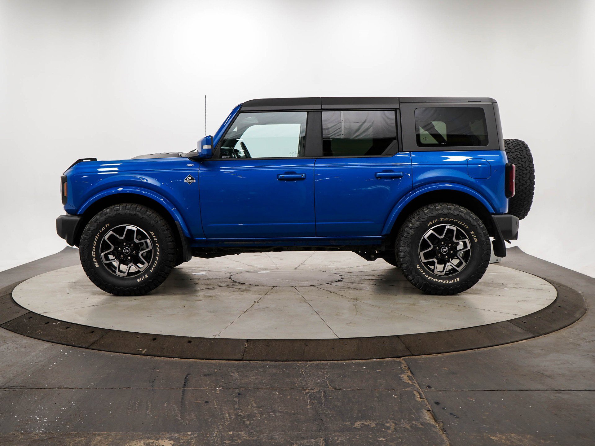 Used 2022 Ford Bronco 4-Door Outer Banks with VIN 1FMEE5BP1NLB49372 for sale in Wayzata, Minnesota