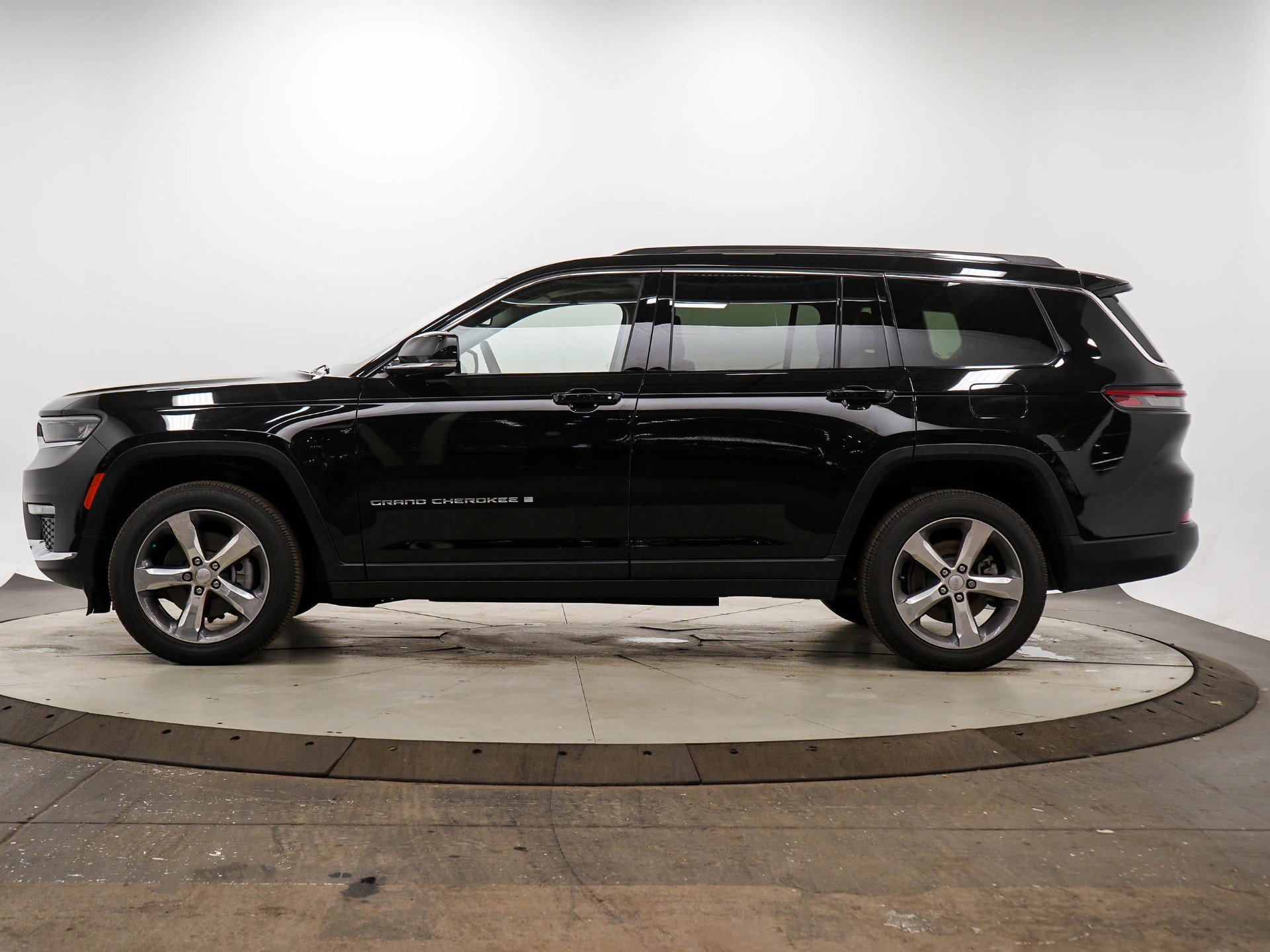 Used 2021 Jeep Grand Cherokee L Limited with VIN 1C4RJKBG1M8185998 for sale in Hopkins, Minnesota