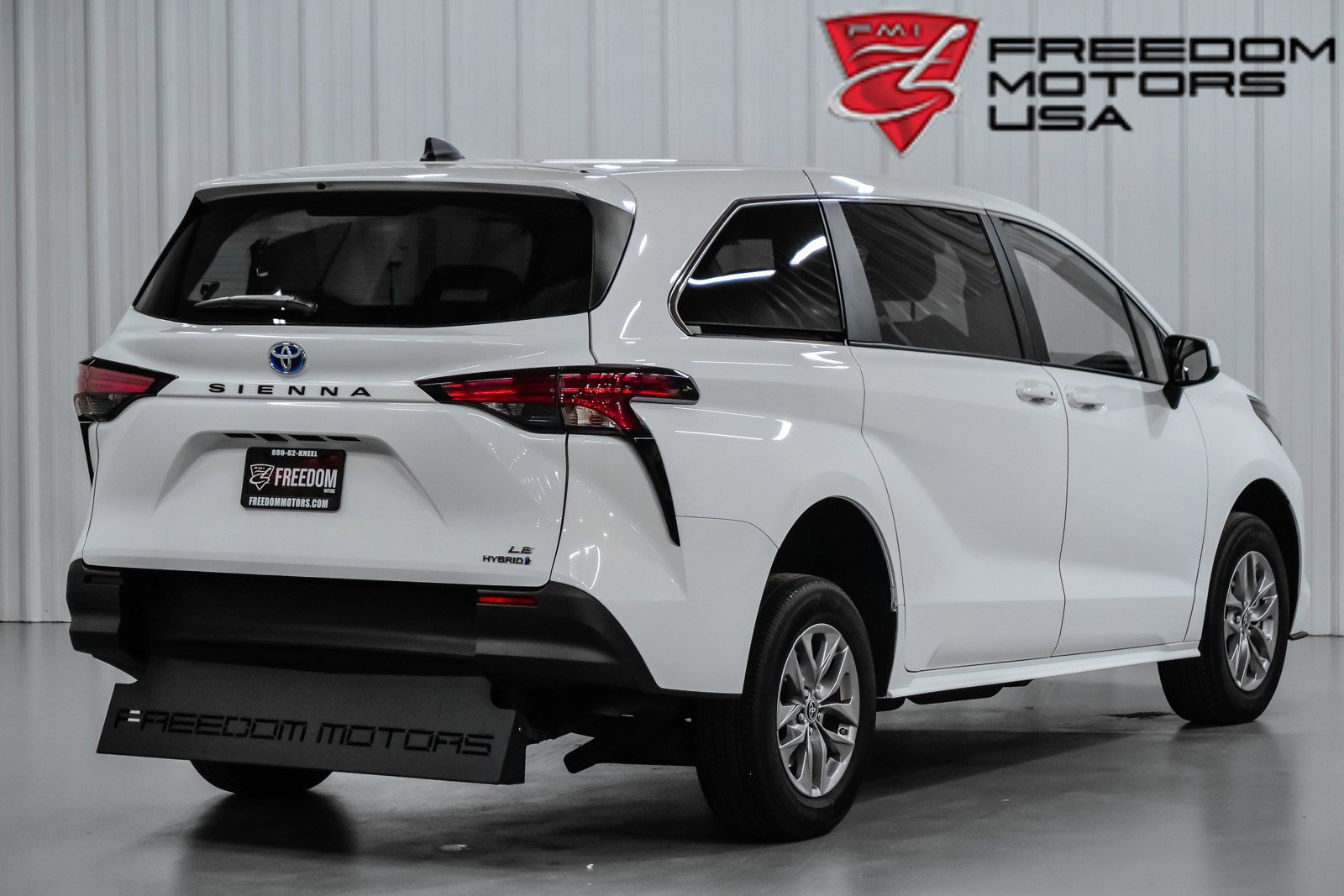 Pre-Owned 2022 Toyota Sienna LE