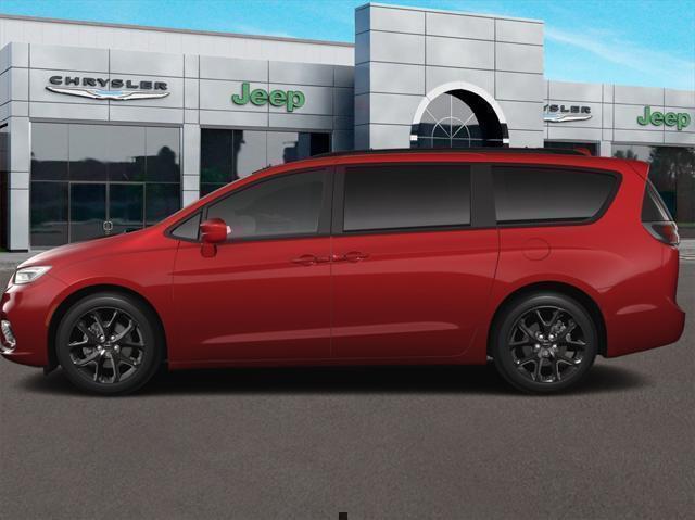 New 2023 Chrysler Pacifica Touring L