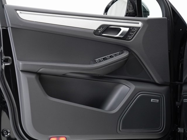 New 2023 Porsche Macan Base