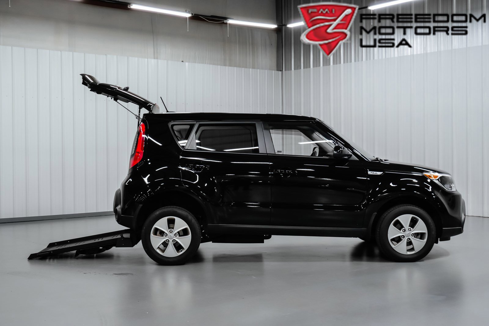 Pre-Owned 2016 Kia Soul Base