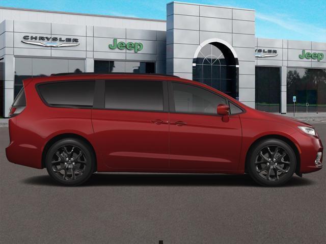 New 2023 Chrysler Pacifica Touring L