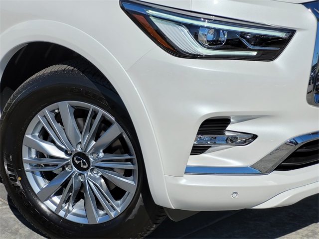 New 2023 INFINITI QX80 LUXE