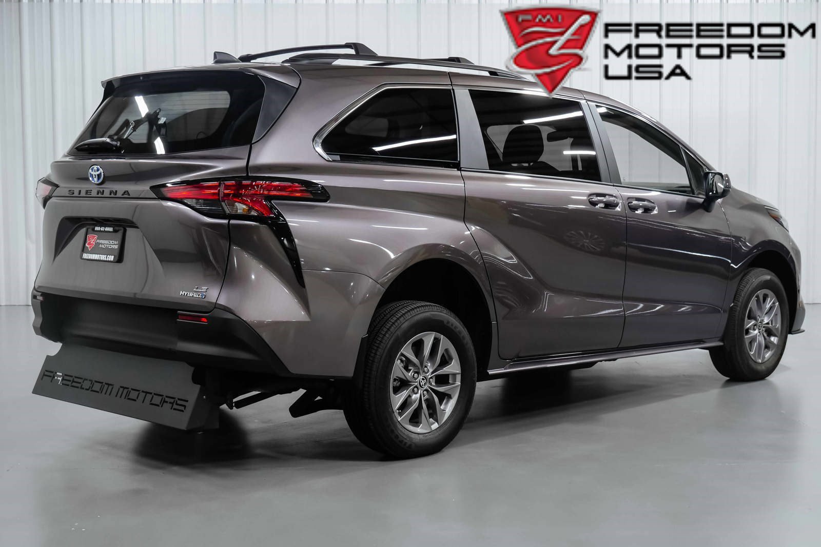 Pre-Owned 2022 Toyota Sienna LE