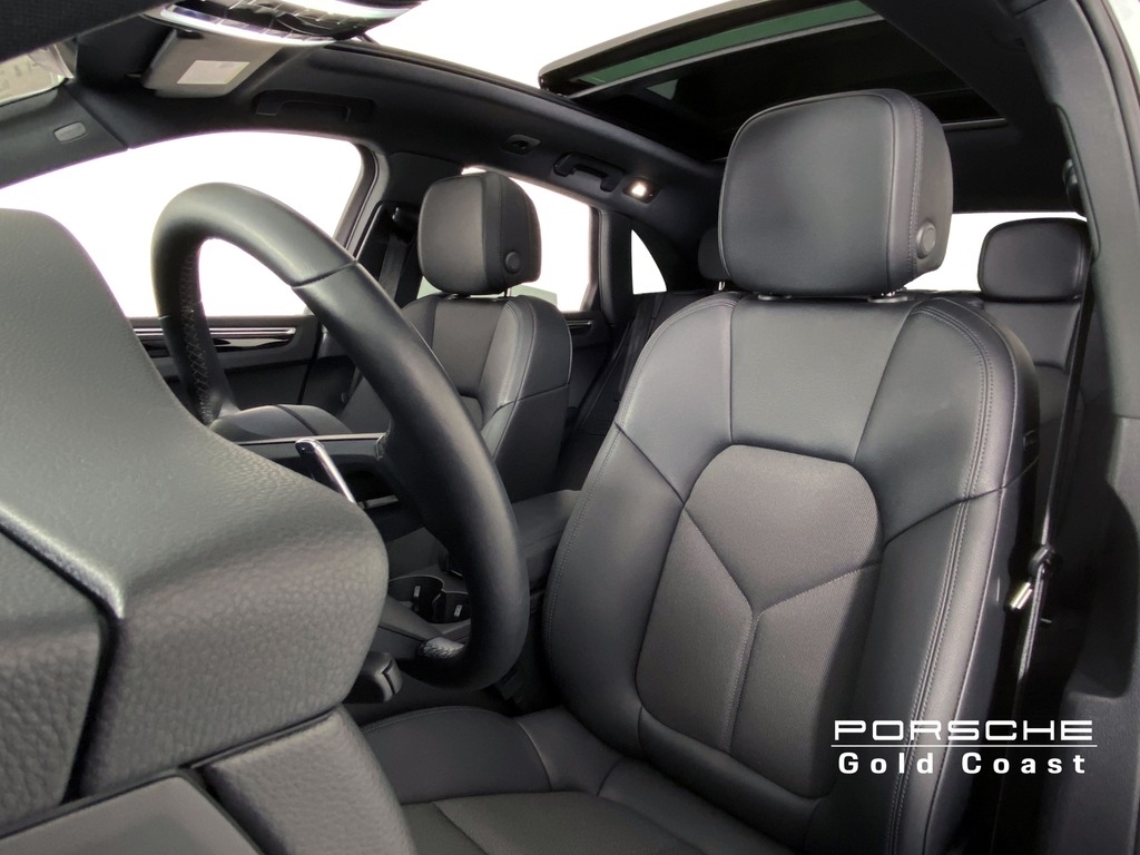Pre-Owned 2022 Porsche Macan