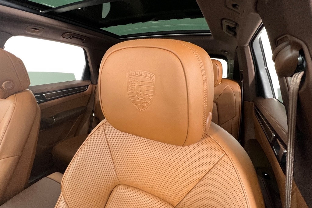 New 2023 Porsche Cayenne E-Hybrid Platinum Edition