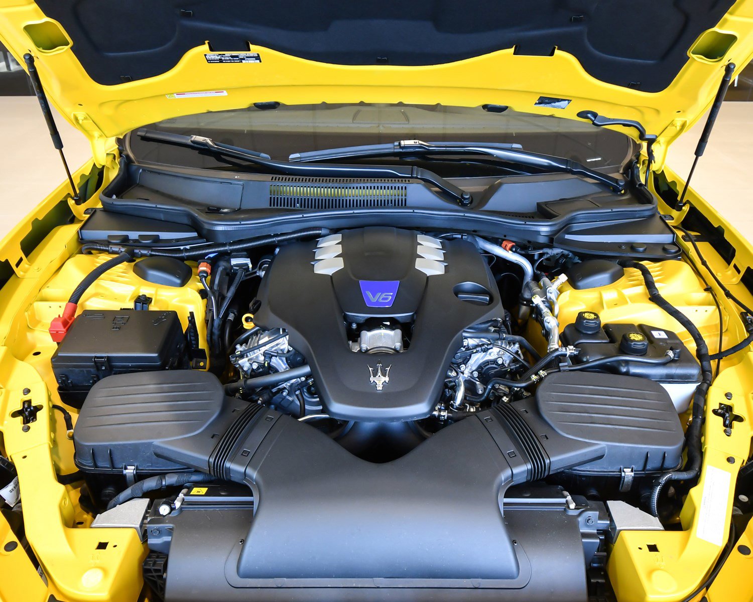 New 2023 Maserati Ghibli Modena Q4 4dr Car in Omaha MA230038