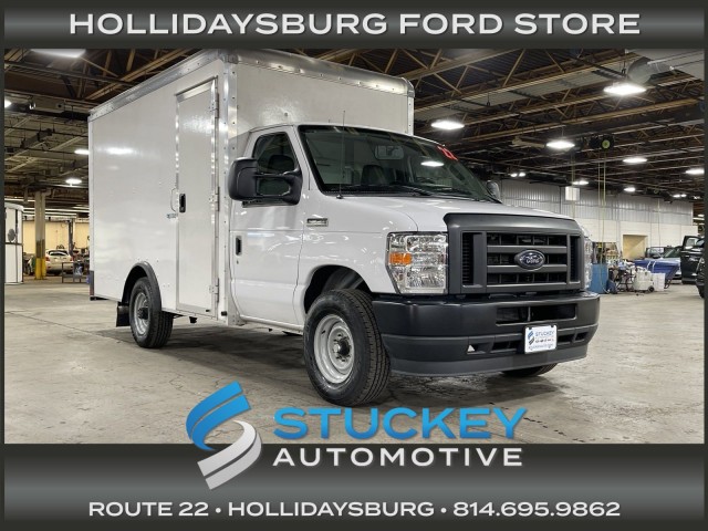 Pre-Owned 2022 Ford E-Series Box Truck