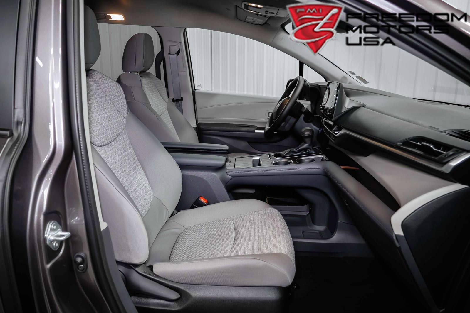 Pre-Owned 2022 Toyota Sienna LE