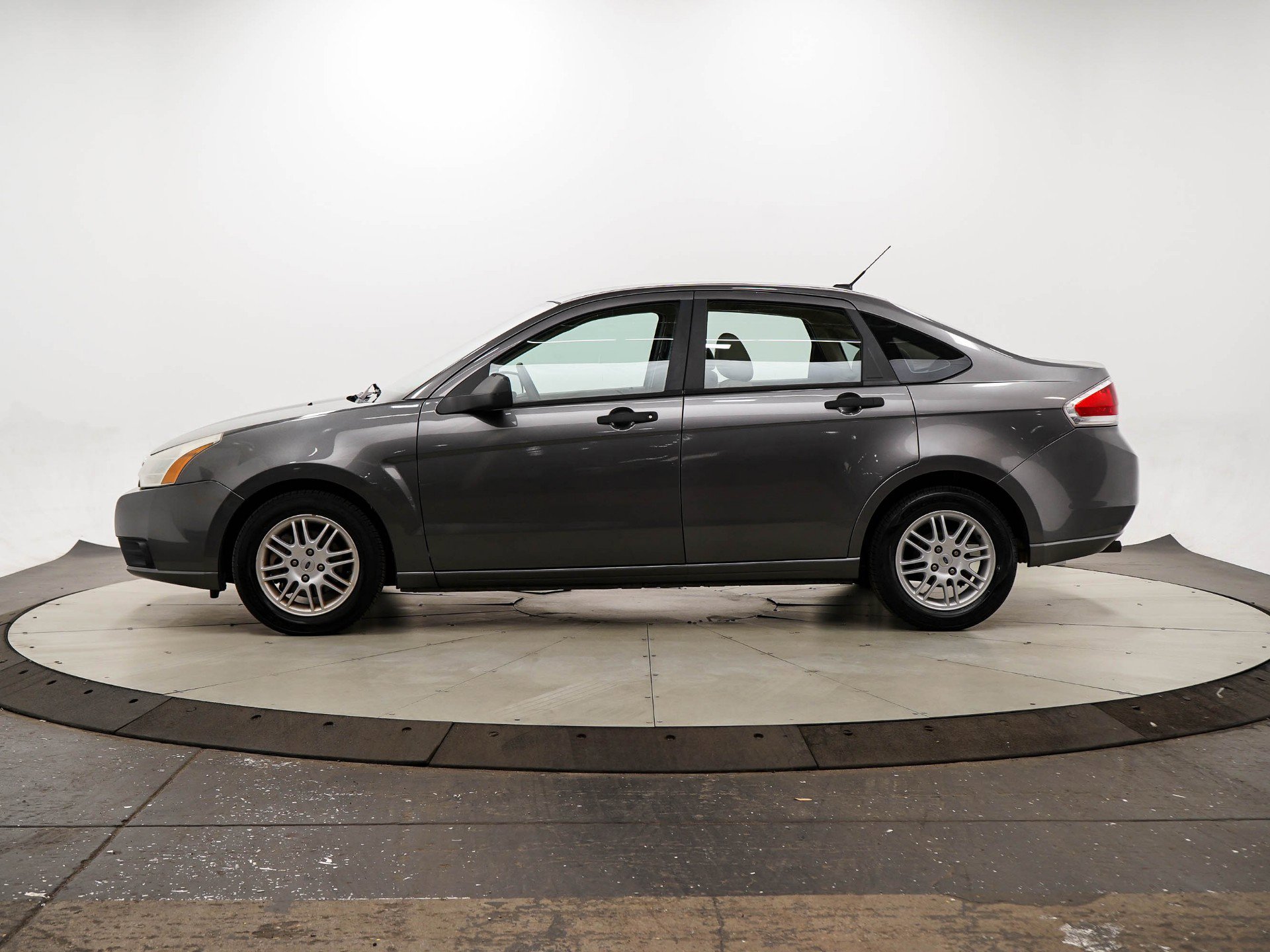 Used 2011 Ford Focus SE with VIN 1FAHP3FN9BW103751 for sale in Wayzata, Minnesota