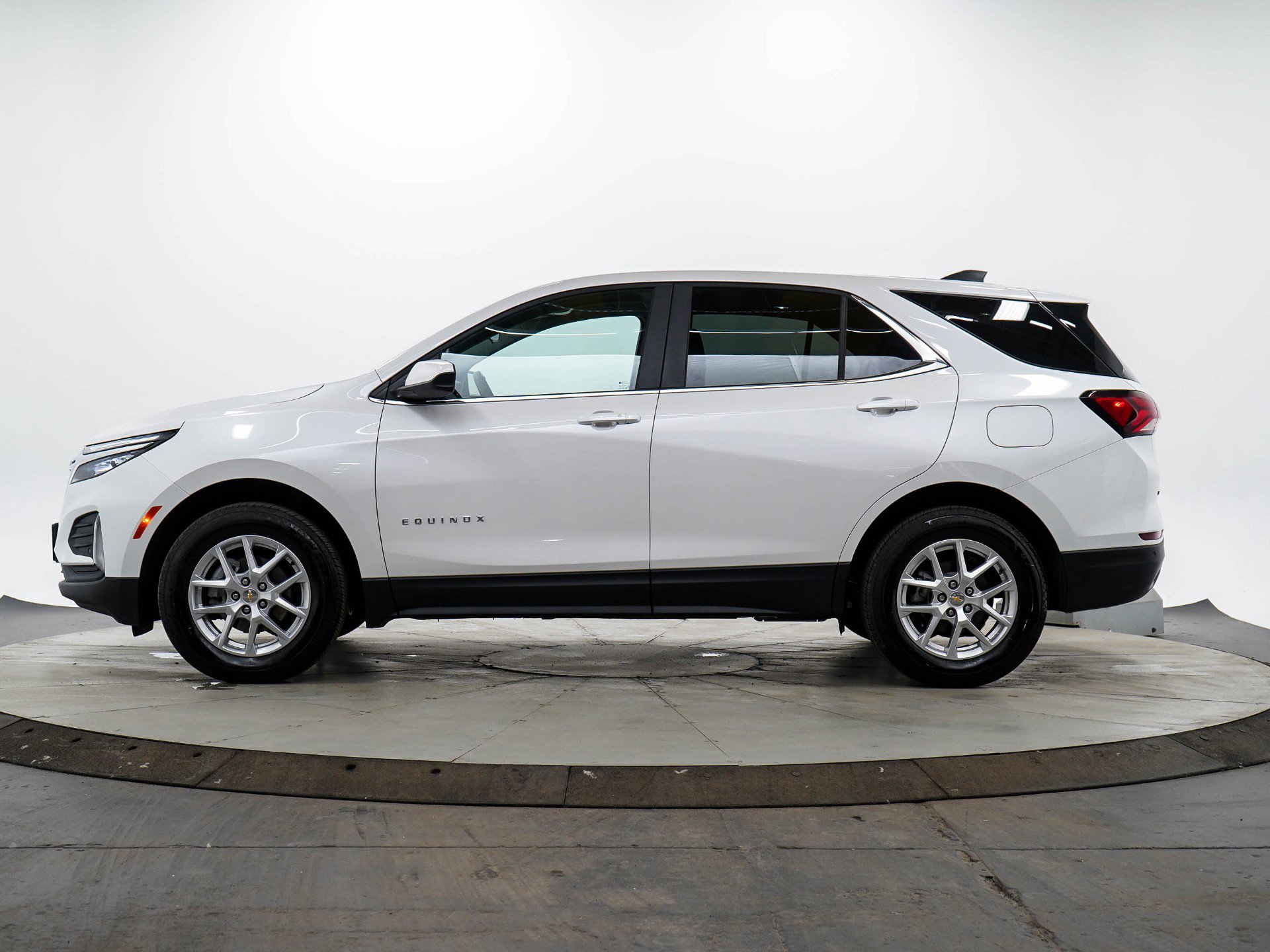 Used 2022 Chevrolet Equinox LT with VIN 2GNAXUEV1N6109066 for sale in White Bear Lake, Minnesota