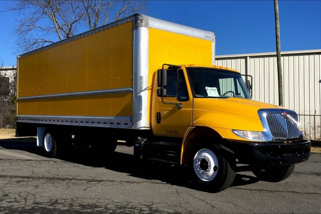 2018 International 4300 SBA 4X2 