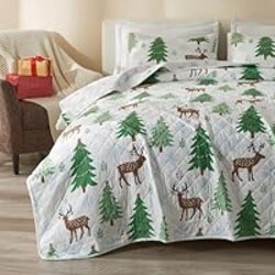 Great Bay Home 3-Piece Christmas Quilt Set with Shams. Reversible Bedspread Coverlet with Holiday Pattern. Holly Collection (Full/Queen)