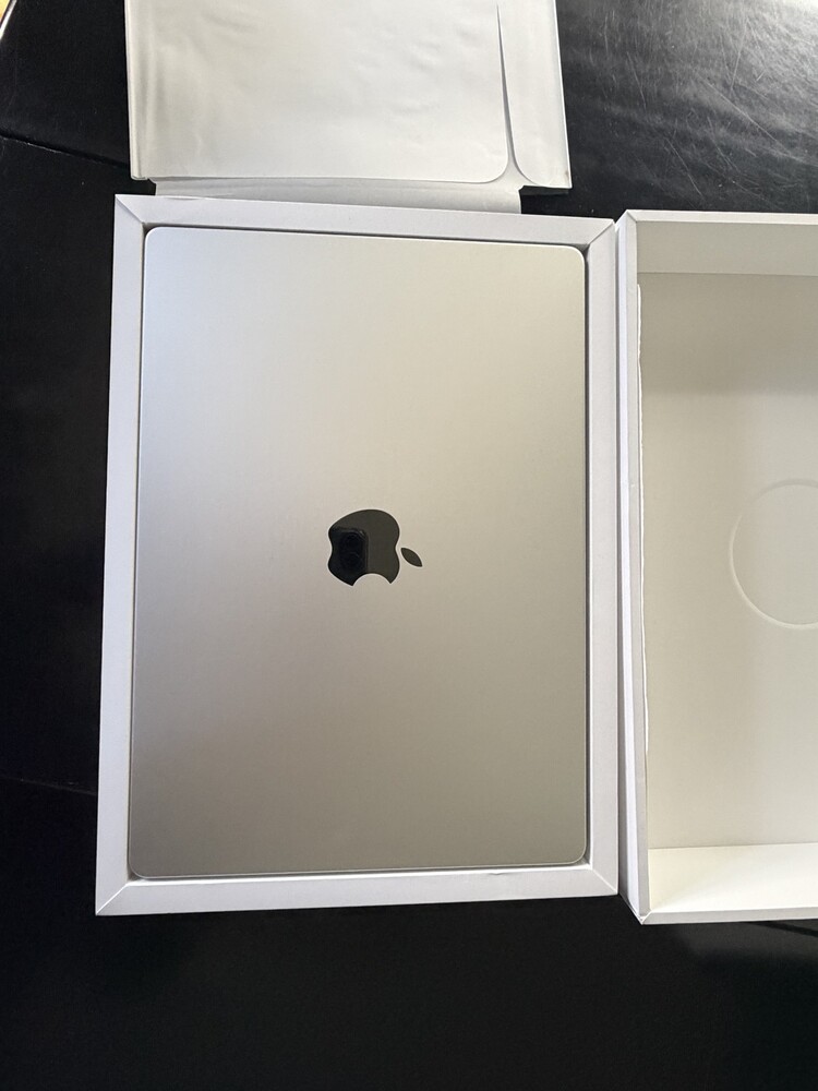 Apple MacBook Pro 14", Silver, M4 Chip, 512 GB, 16 GB RAM (2024 version)