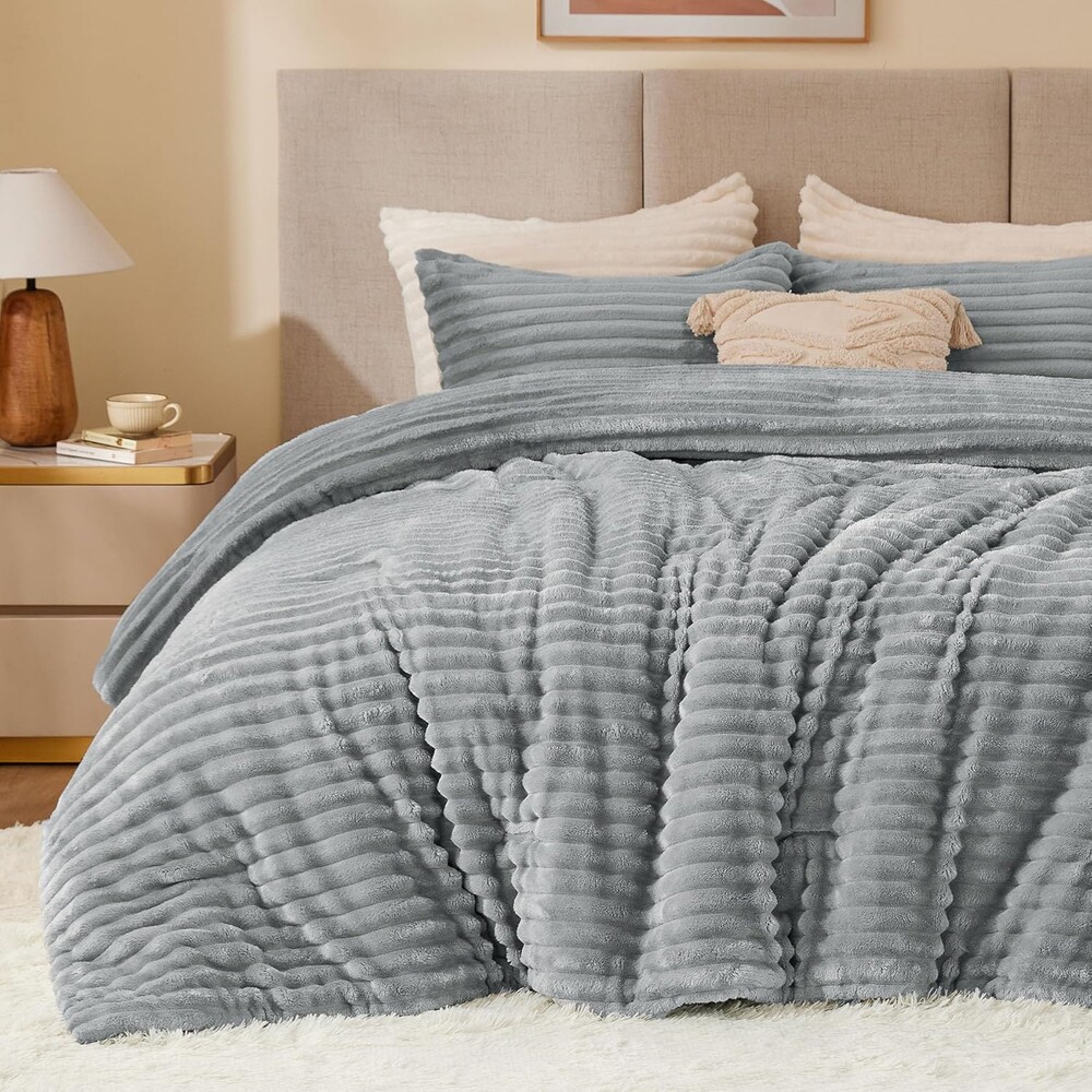 BEDELITE Fleece King Comforter Set -Super Soft & Warm Fluffy Light Grey Bedding, Luxury Fuzzy Heavy Bed Set for Winter with 2 Pillow Cases