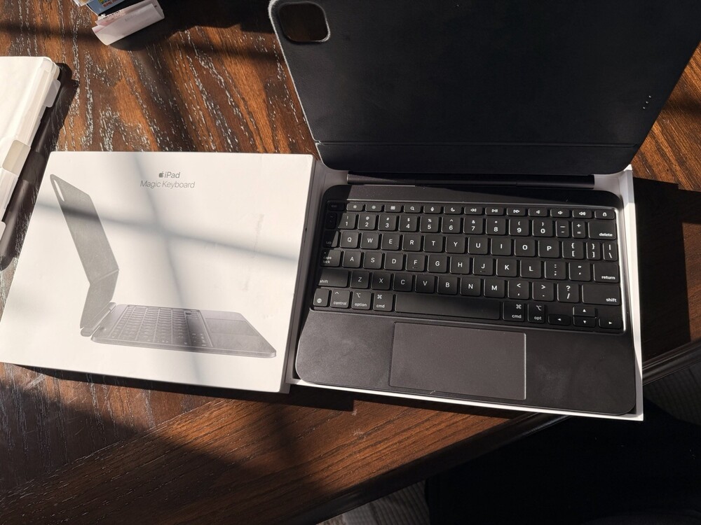 Apple Magic Keyboard for 11" iPad Pro M4 (2024) Black excellent condition