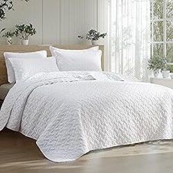 Bedsure Quilts King Size - Lightweight Bedspreads King Size with Basket Weave Pattern, Soft Quilt Bedding Set, White Comforter Set Coverlet for All Seasons with 2 Pillow Shams (106" x 96") | Skin-Friendly Soft, All-Season Comfort, Breathable, Lightweight, Machine Washable