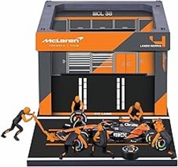 Bburago 1:43 Scale 2024 Formula Race McLaren MCL38 Pit Pass Paddock Set, Norris #4