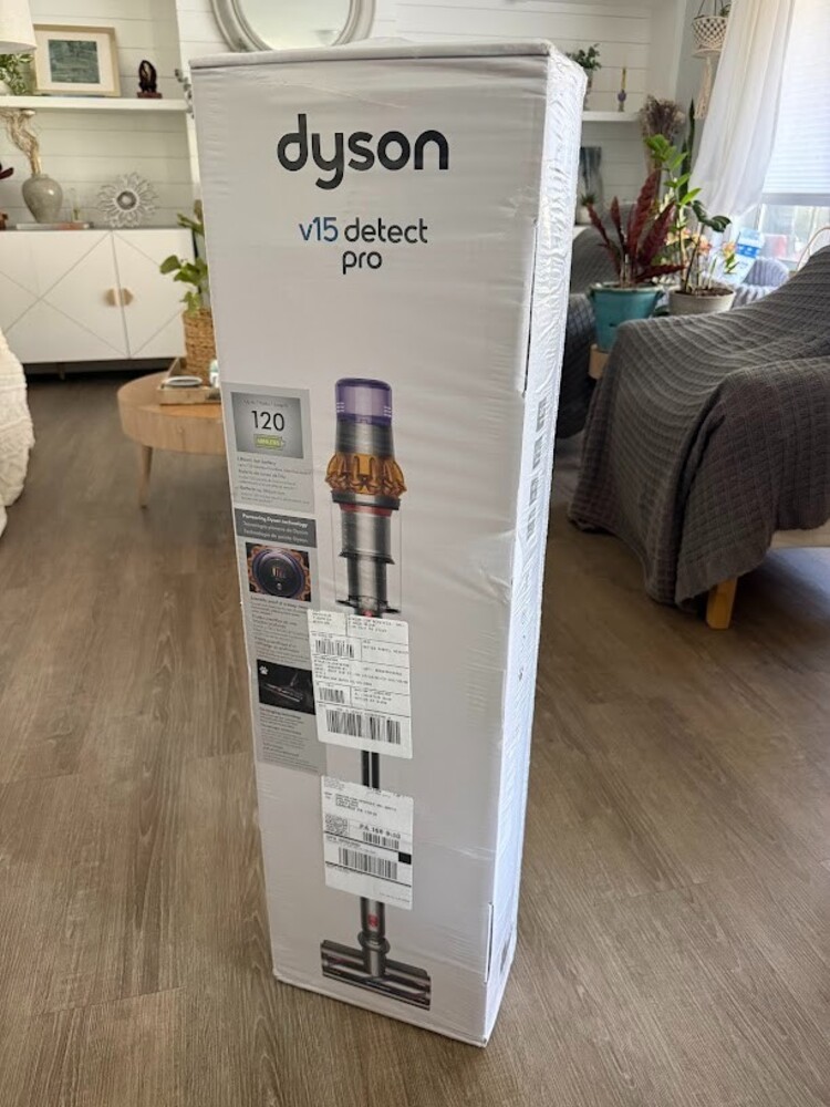 BRAND NEW Dyson V15 Detect Pro - Cordless Vacuum Cleaner unopened