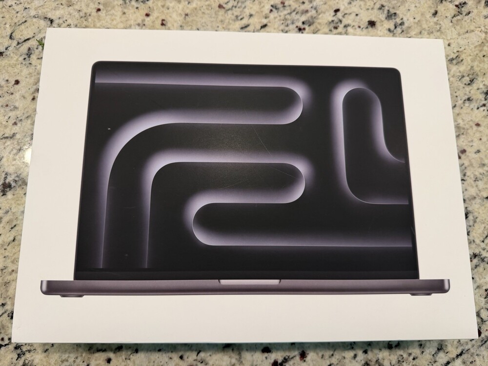 PRISTINE 2024 MacBook Pro 16” M4 Max 36GB RAM/1TB/32C GPU Space Black, AppleCare