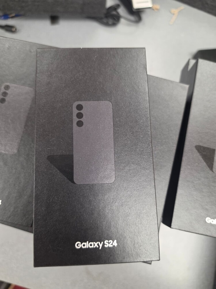 New Sealed in box  Samsung Galaxy S24 -  Onyx Black 128GB Unlocked