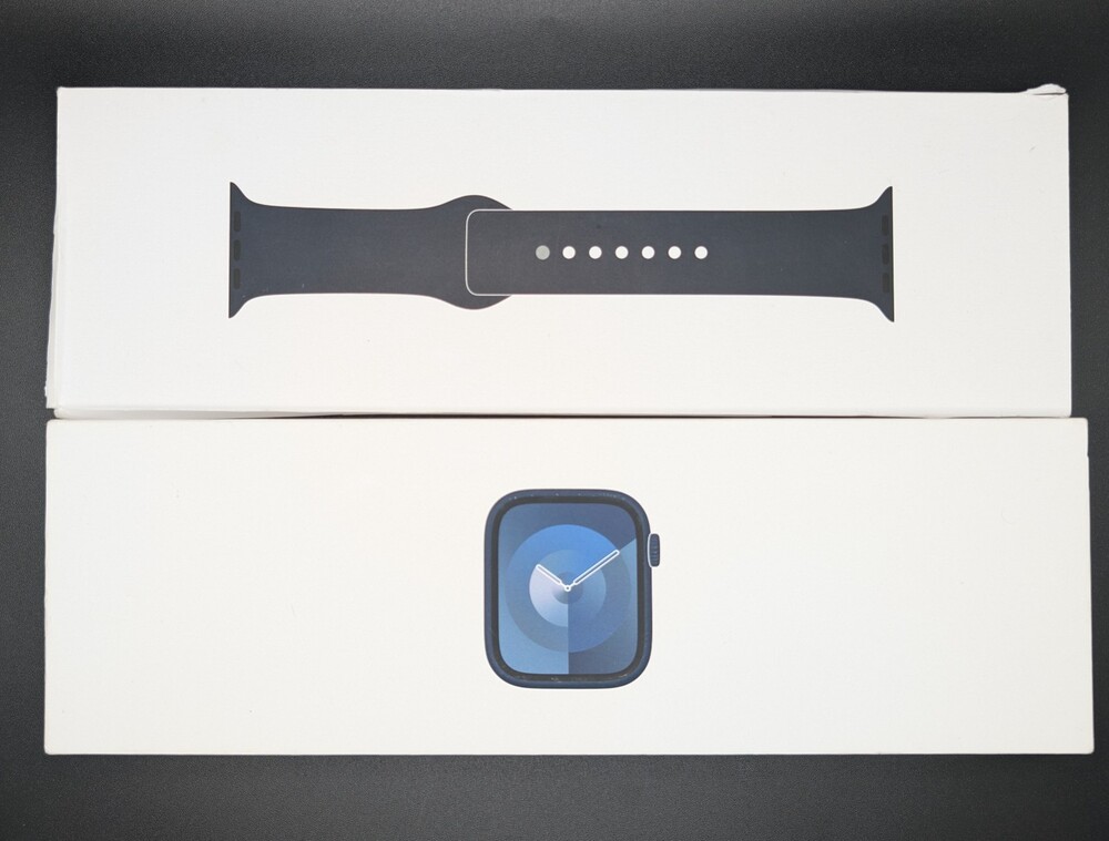 NEW - Apple Watch Series 9 GPS 45mm Midnight Watch & Band Sealed. ~QVM~