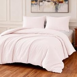 Amazon Basics Duvet Cover Set with Jacquard Geometric Pattern, 3-Piece with 1 Duvet Cover and 2 Pillow Shams, Comforter Not Included, Queen, Pink