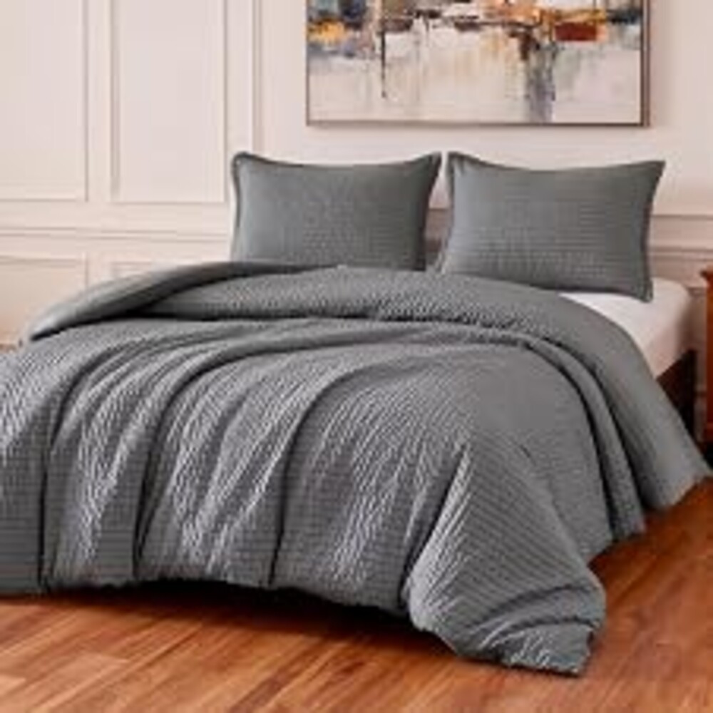 Amazon Basics Duvet Cover Set with Jacquard Geometric Pattern, 3-Piece with 1 Duvet Cover and 2 Pillow Shams, Comforter Not Included, Queen, Dark Gray