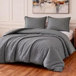 Amazon Basics Duvet Cover Set with Jacquard Geometric Pattern, 3-Piece with 1 Duvet Cover and 2 Pillow Shams, Comforter Not Included, Queen, Dark Gray