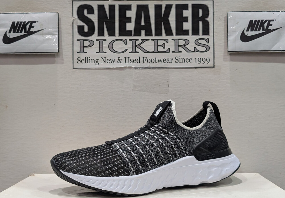 Nike WOMENS React Phantom Run Flyknit 2 - Size: 7 - CJ0280 002 - Black / White