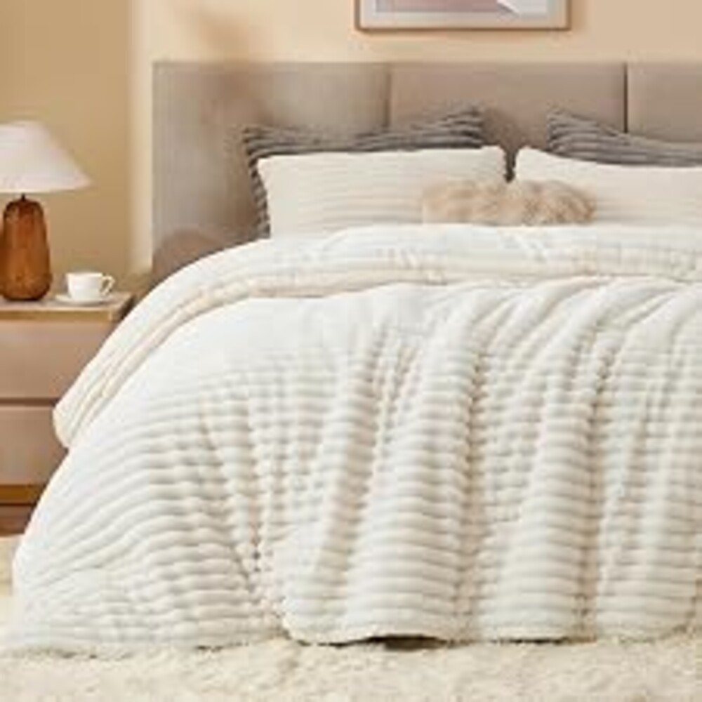 BEDELITE Fleece Oversized Queen Comforter Set, Fluffy Bed Set, Cream White | Super Soft & Warm Bedding, Luxury Fuzzy Faux Fur Comforter for Winter, Heavy Plush Bedding, with 2 Pillowcases