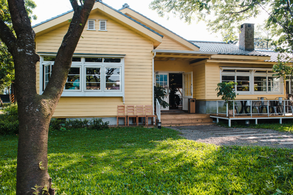10 Simple Home Upgrades That Instantly Boost Curb Appeal