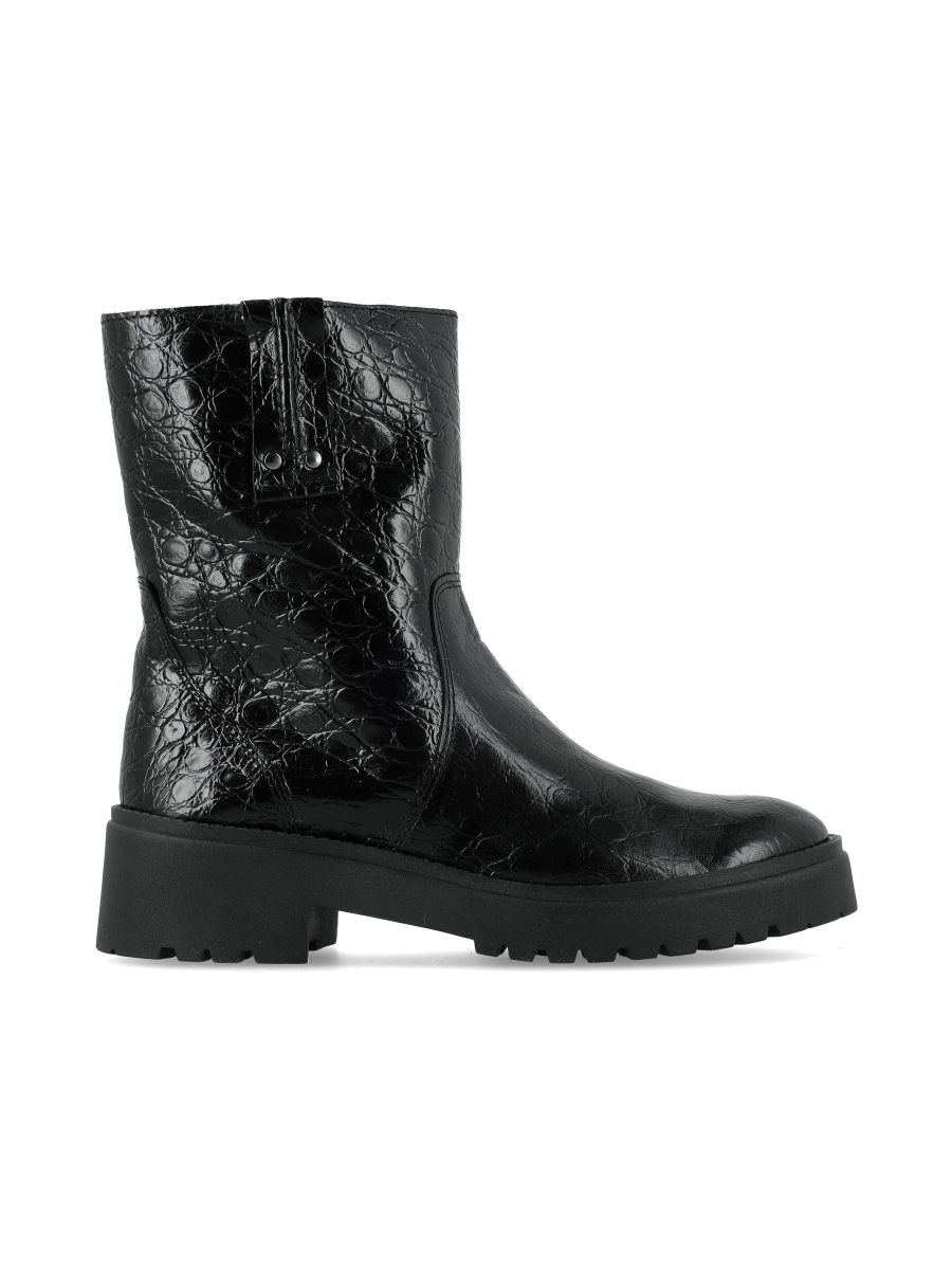 BOTA NAOMI