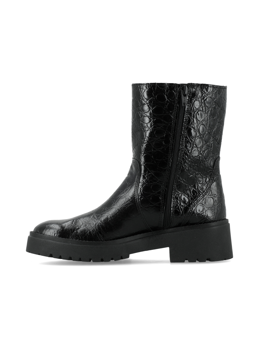 BOTA NAOMI
