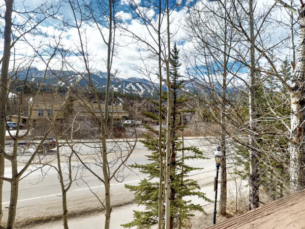 Main street location walk lifts with Shared pool and hot tub