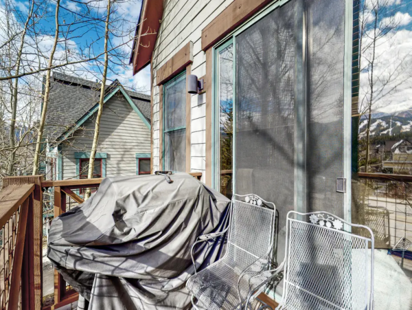 Main street location walk lifts with Shared pool and hot tub