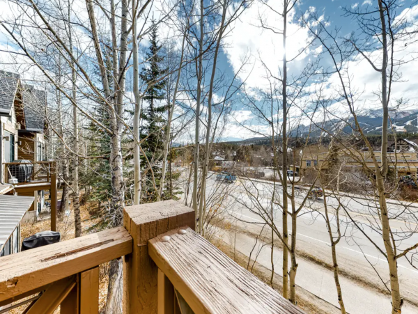 Main street location walk lifts with Shared pool and hot tub