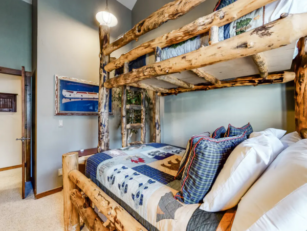 Main street location walk lifts with Shared pool and hot tub