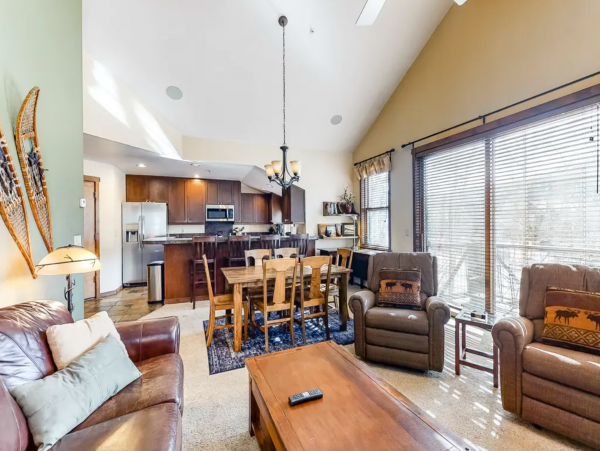 Main street location walk lifts with Shared pool and hot tub