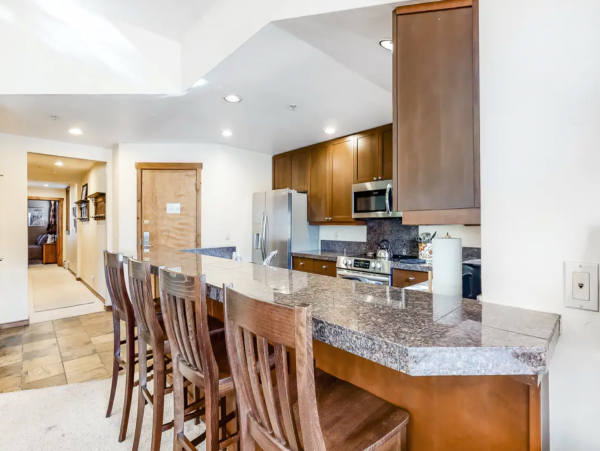 Main street location walk lifts with Shared pool and hot tub