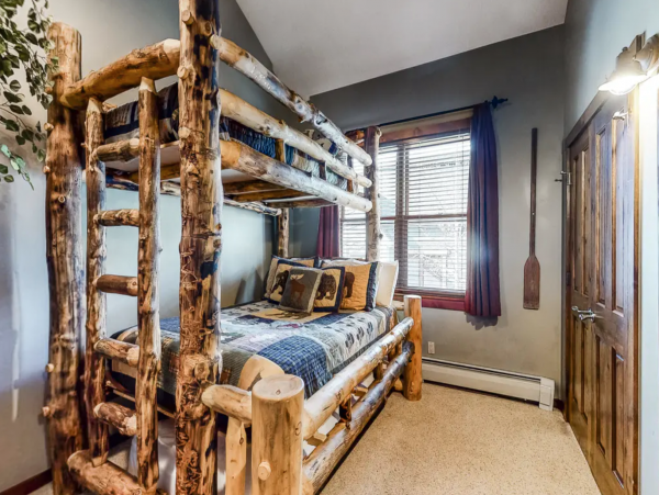 Main street location walk lifts with Shared pool and hot tub