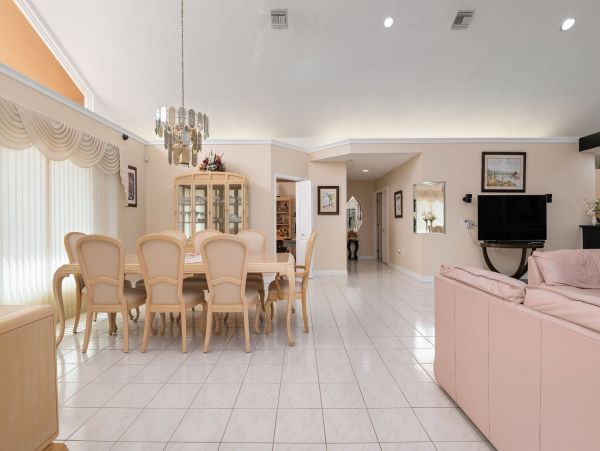 Bay Front Vacation Home in Anna Maria Island 12 Guests