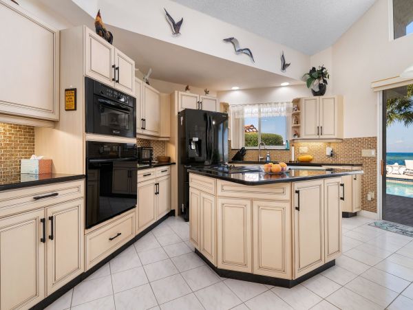 Bay Front Vacation Home in Anna Maria Island 12 Guests
